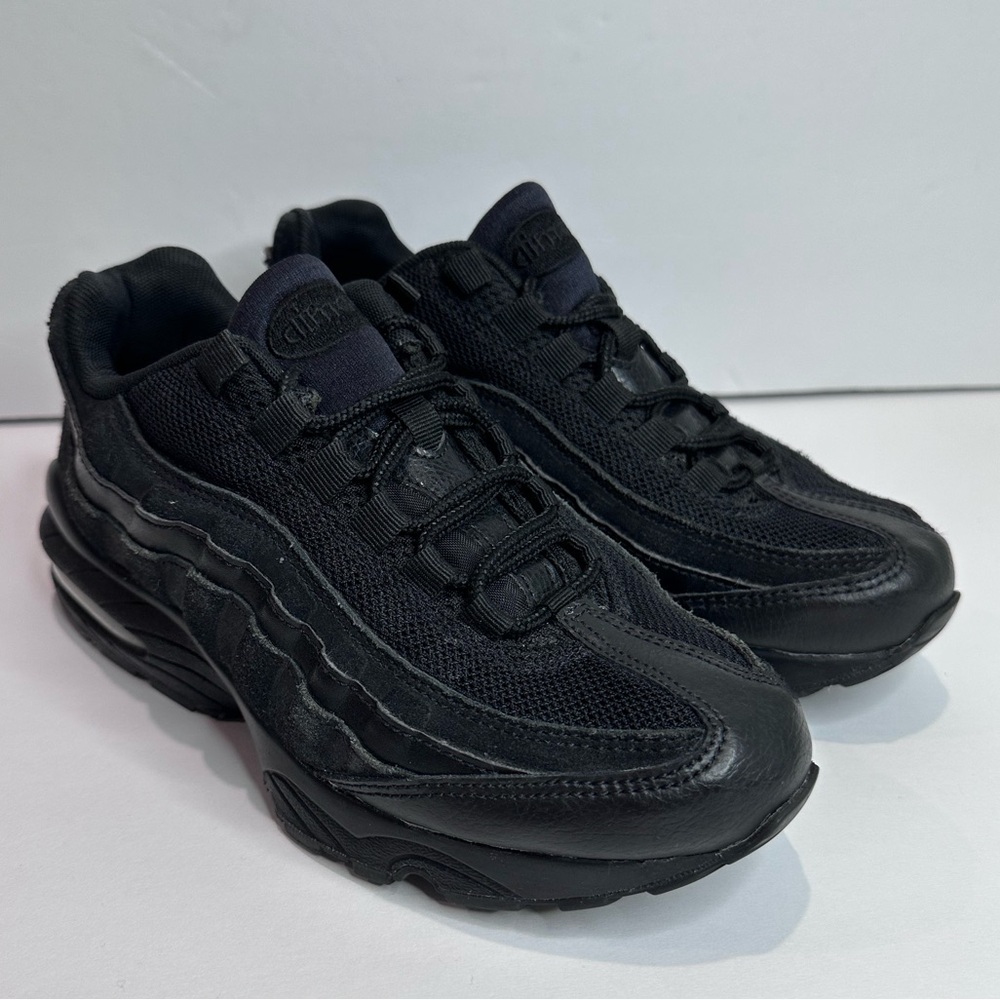 Nike Air Max 95 Black Athletic Shoes - Picture 1 of 6